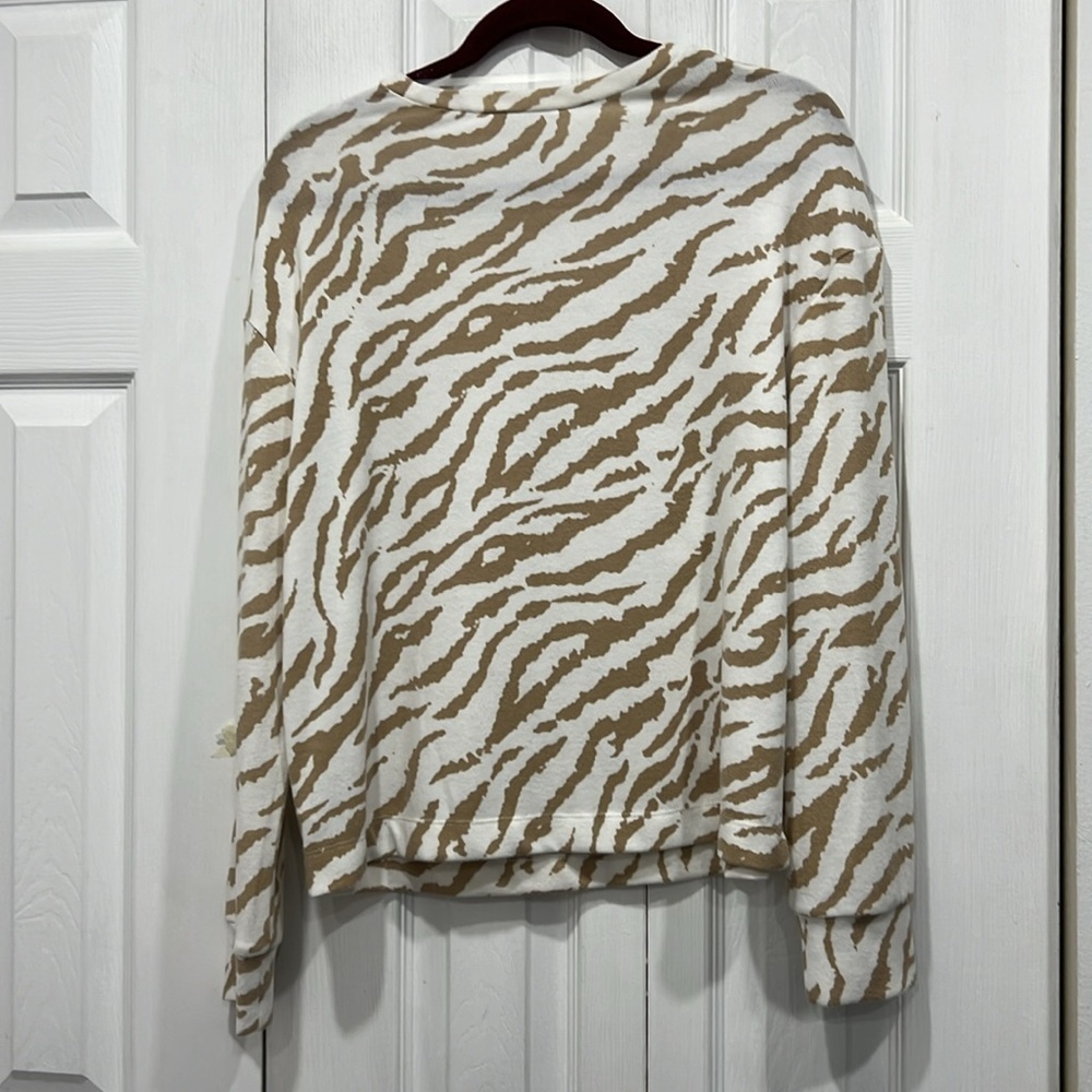 Time and Tru NWT beige top with tan leopard print size small 4-6 3x$15 - Picture 4 of 5
